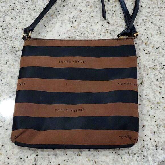 Tommy Hilfiger womans cross body purse - Picture 5 of 8